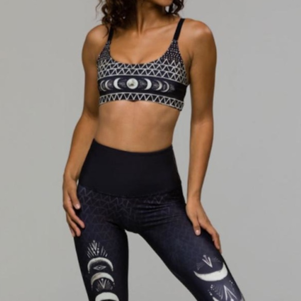 Onzie Graphic Elastic Bra 🌛🖤🌜 Las Lunas